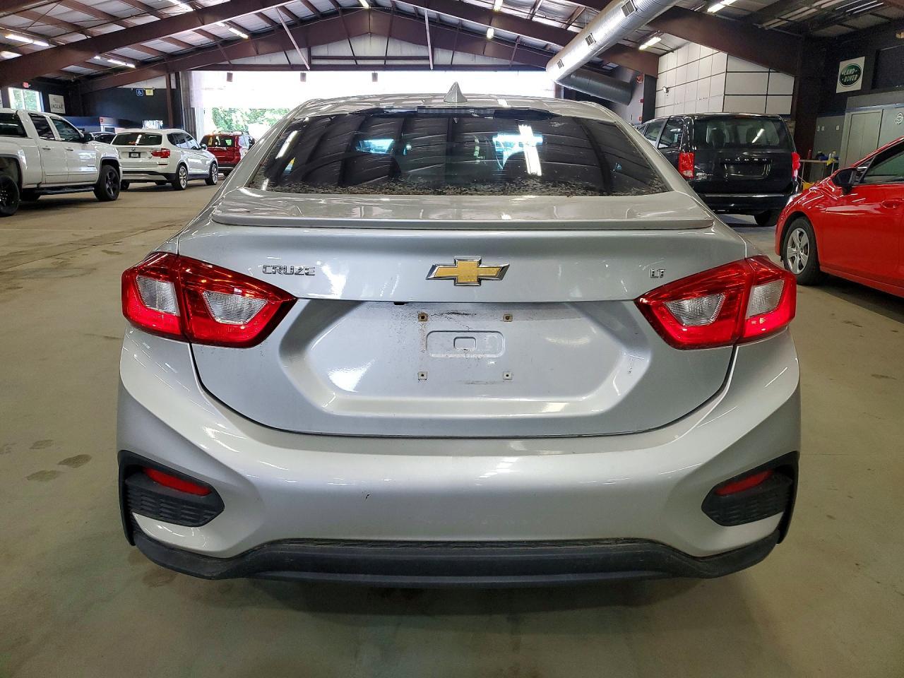 2017 Chevrolet Cruze Lt - Image 6