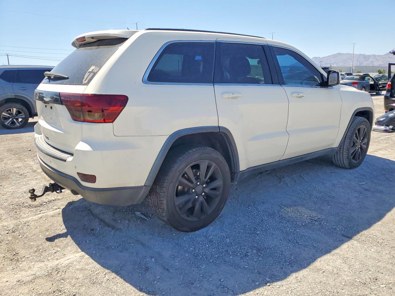 2012 Jeep Grand Cherokee Laredo - Image 3