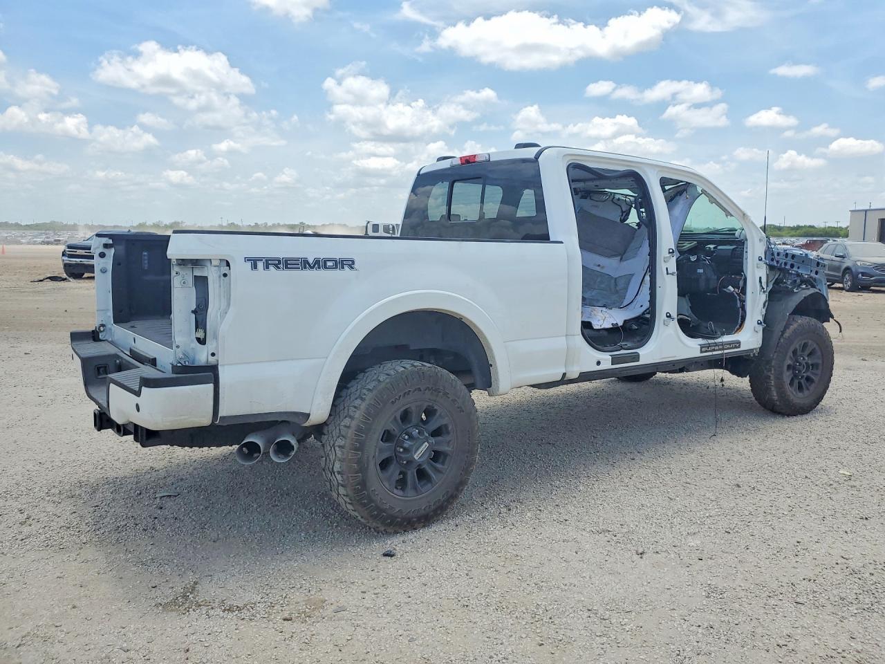 2022 Ford F250 Super Duty - Image 3