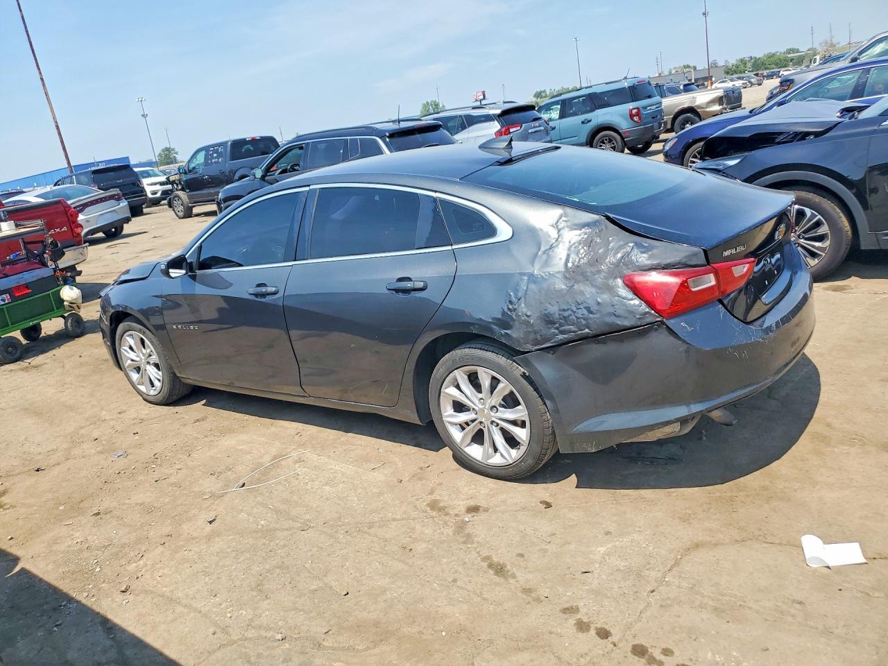 2018 Chevrolet Malibu Lt - Image 2