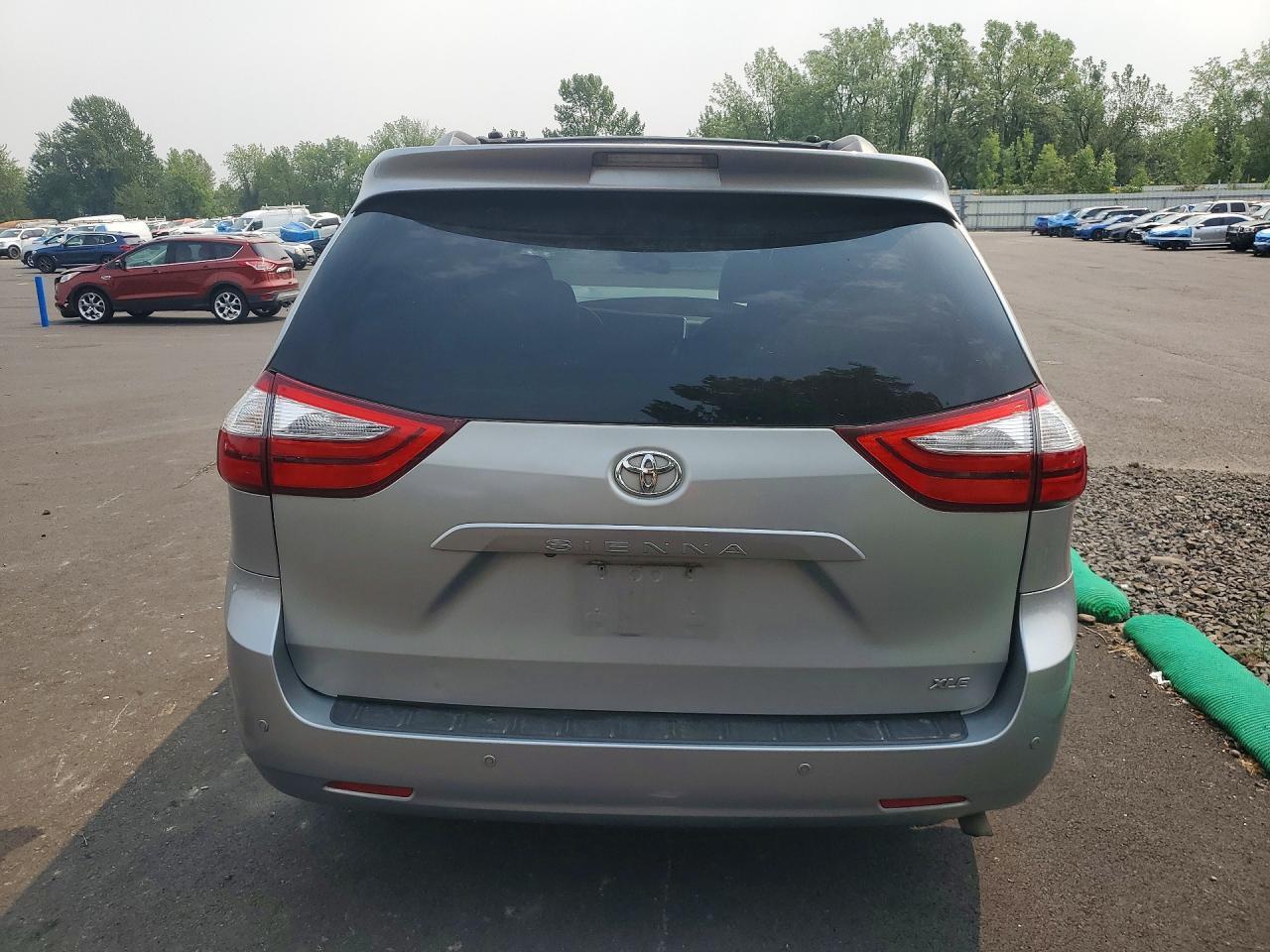 2015 Toyota Sienna Xle 8-Passenger - Фото 6
