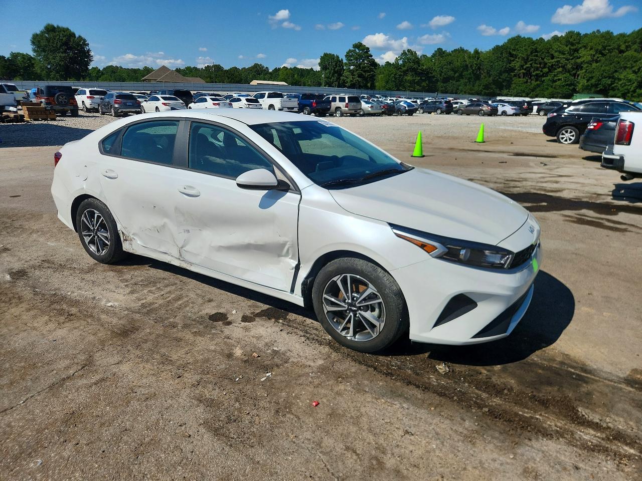 2024 Kia Forte Lxs - Image 4