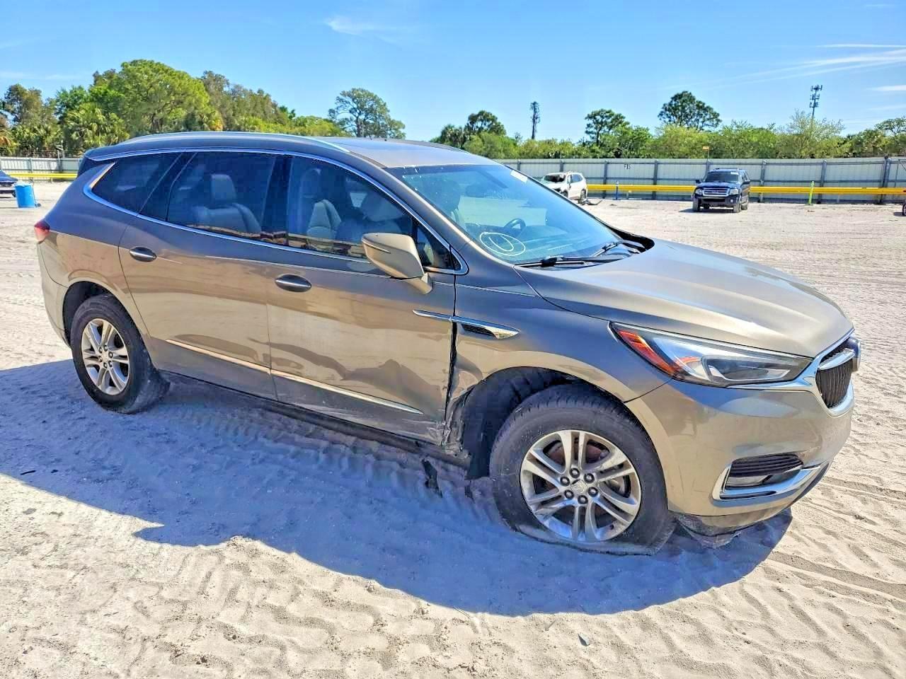 2018 Buick Enclave Essence - Image 4