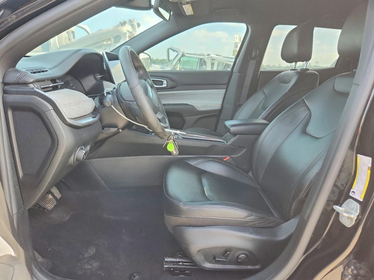 2024 Jeep Compass Latitude Lux - Image 7