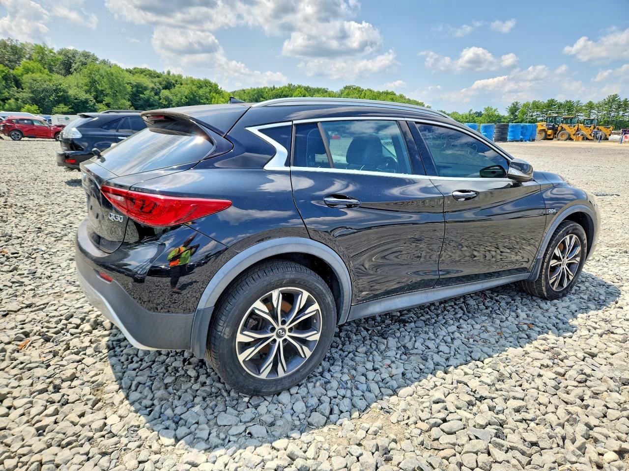 2017 Infiniti Qx30 Base - Image 3