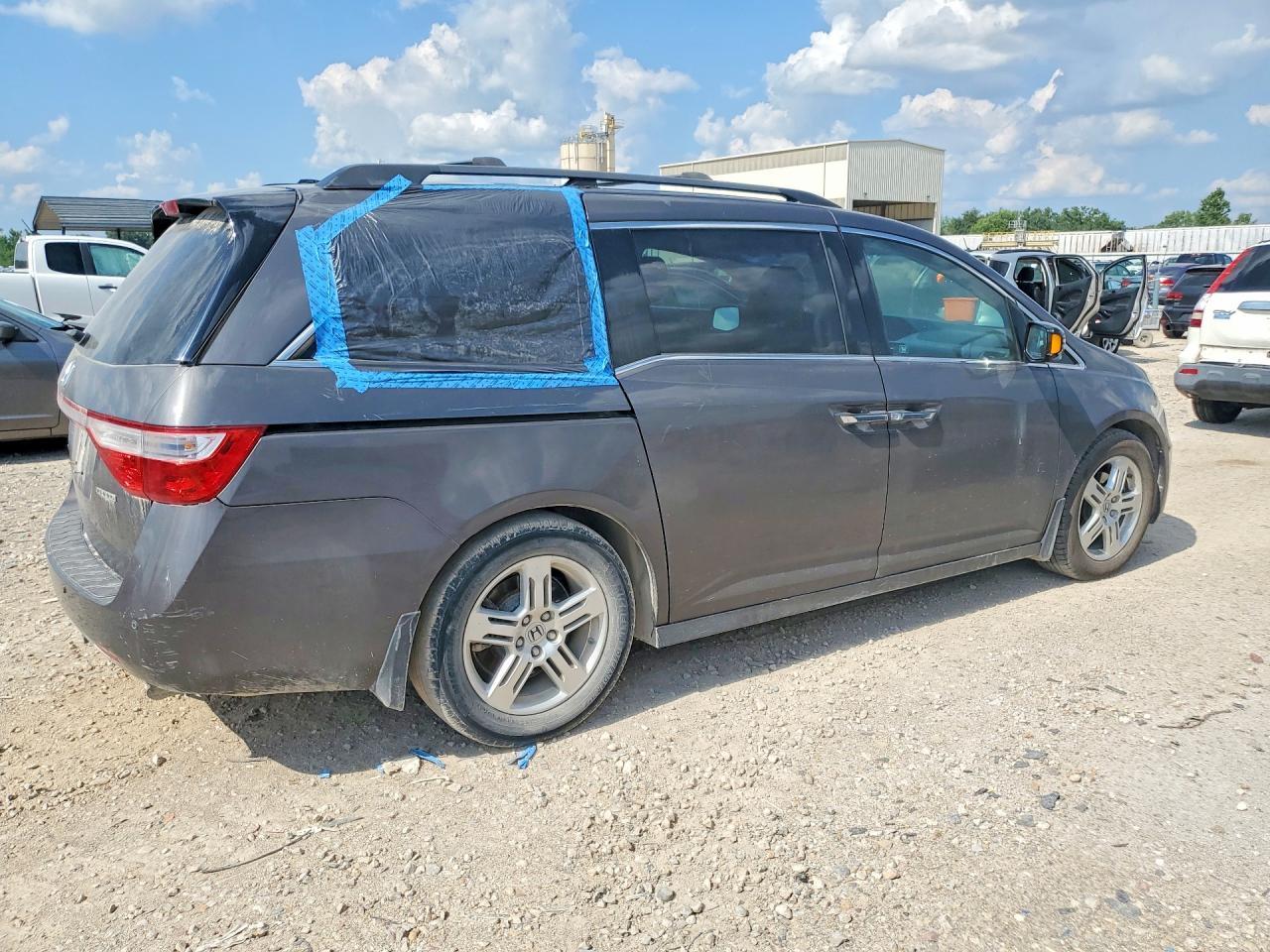 2012 Honda Odyssey Touring - Фото 3