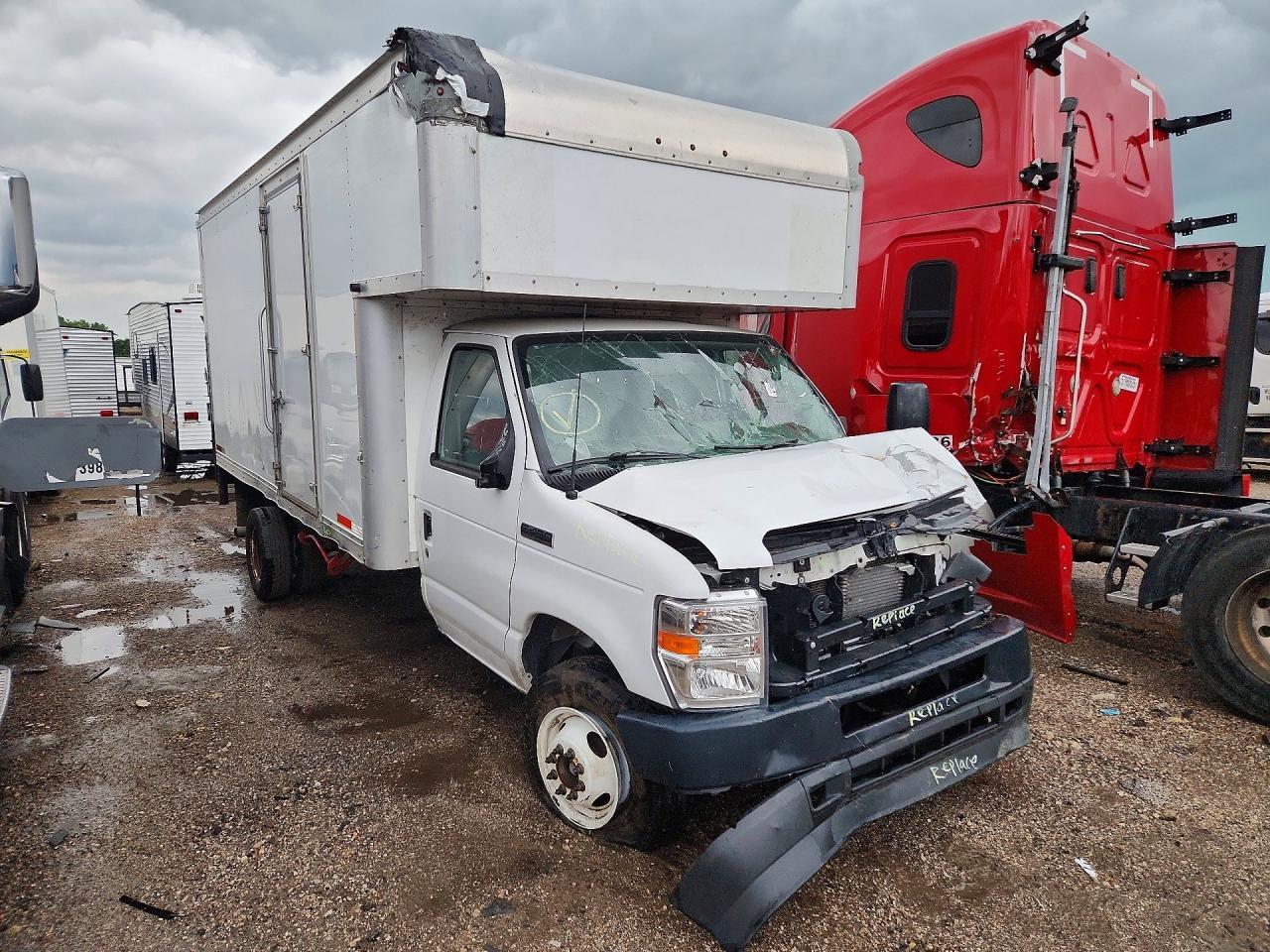 2023 Ford E450 Box Truck - Фото 4