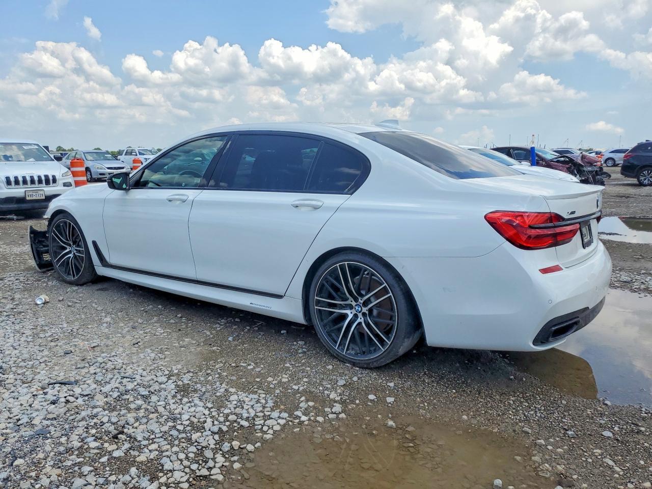 2018 BMW 750 Xi - Фото 2