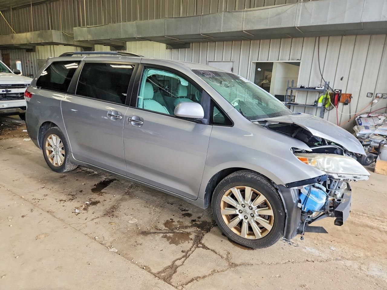 2011 Toyota Sienna Xle 7-Passenger - Фото 4