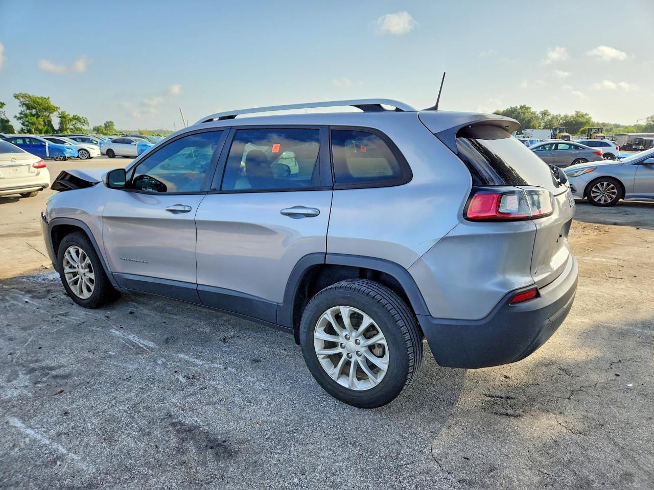 2020 Jeep Cherokee Latitude - Image 2