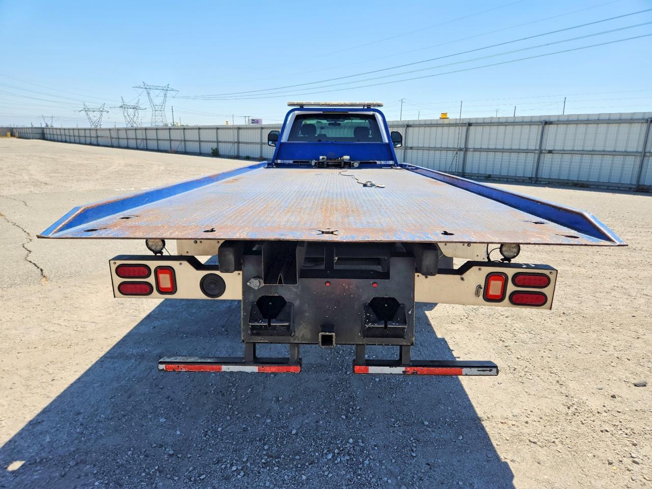 2017 Ford F550 Super Duty - Image 6