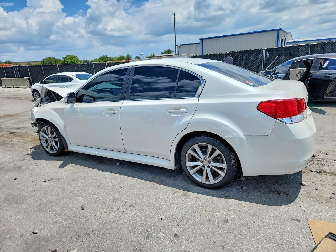 2013 Subaru Legacy 2.5I Premium - Фото 2