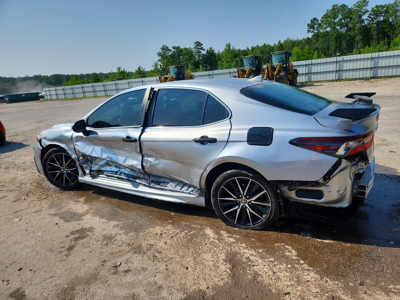 2021 Toyota Camry Se - Фото 2
