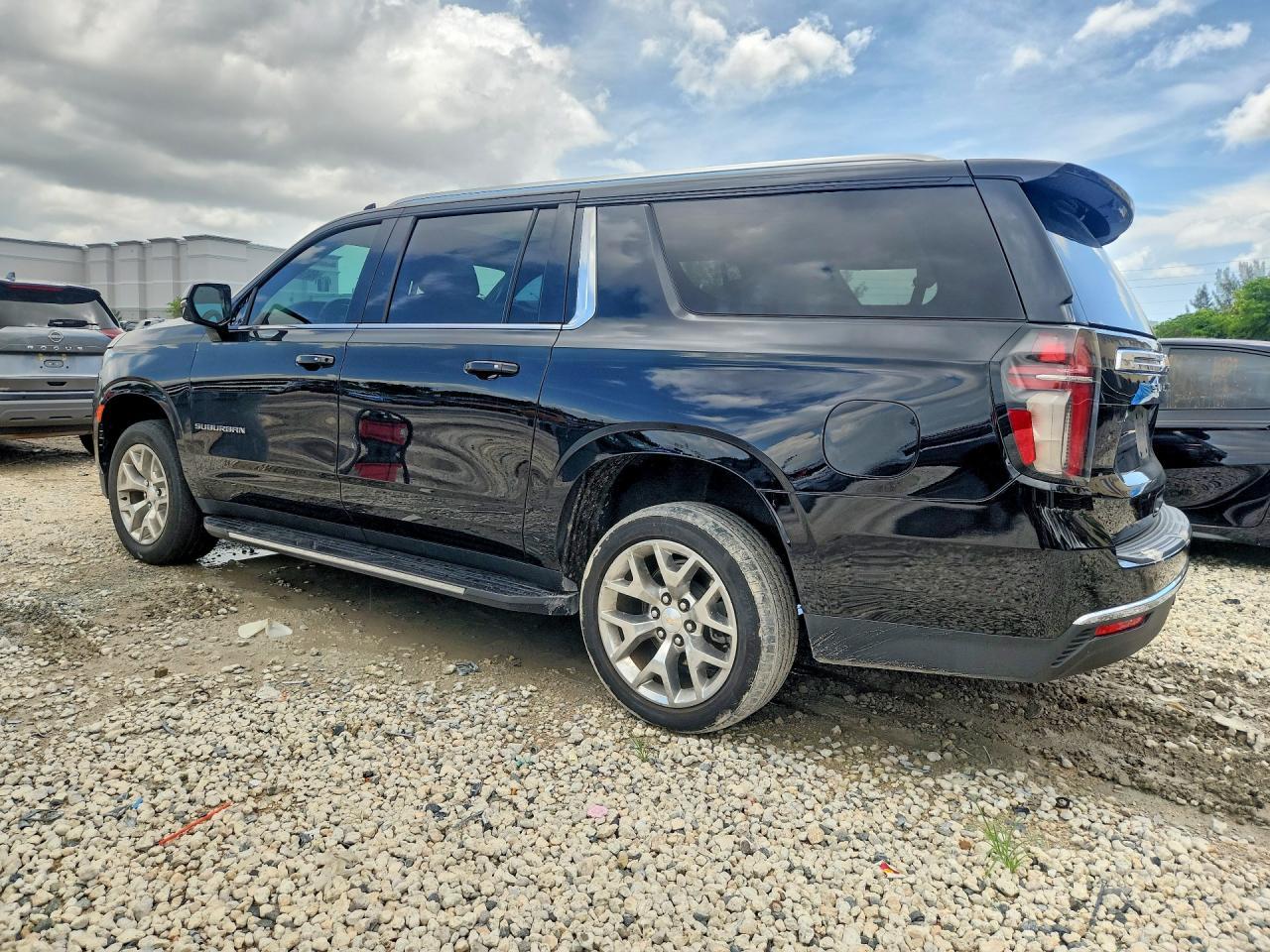 2023 Chevrolet Suburban C1500 Lt - Image 2