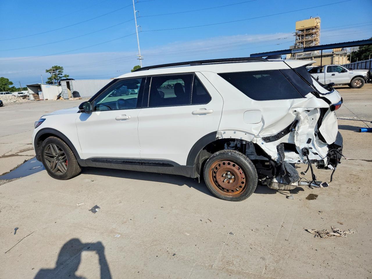2026 Ford Explorer St - Фото 2