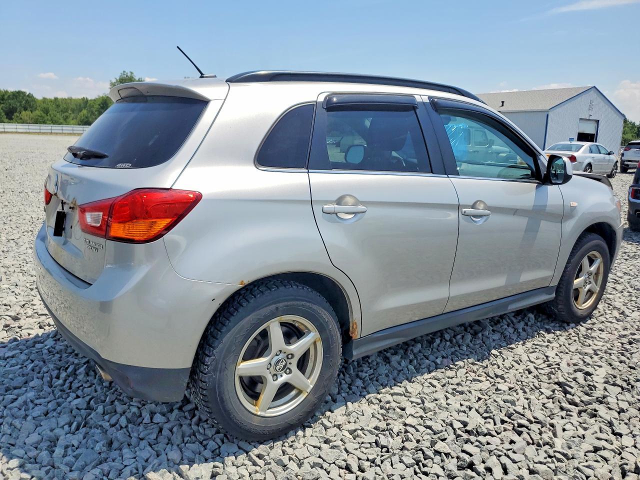 2013 Mitsubishi Outlander Sport Se - Image 3