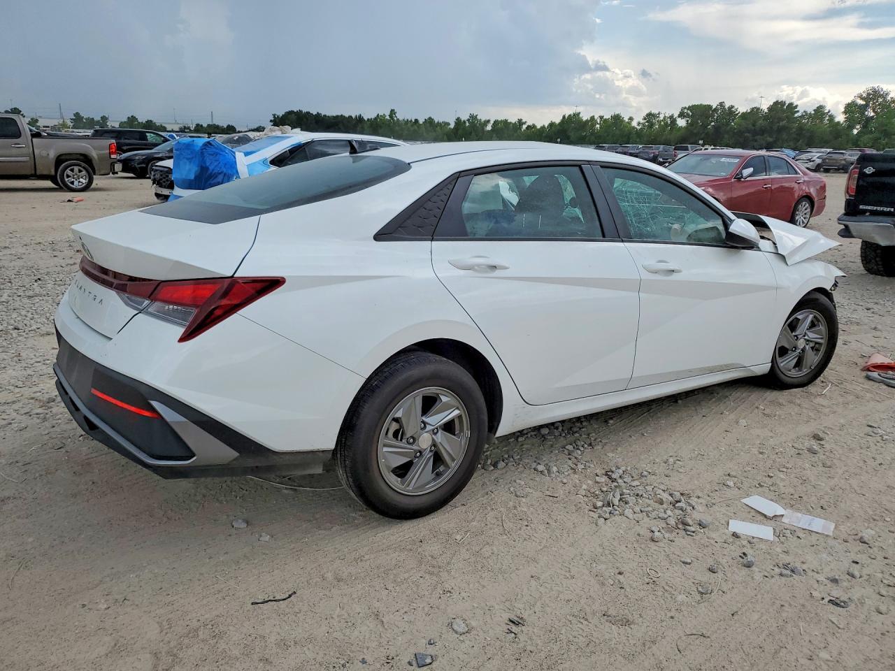 2026 Hyundai Elantra - Image 3