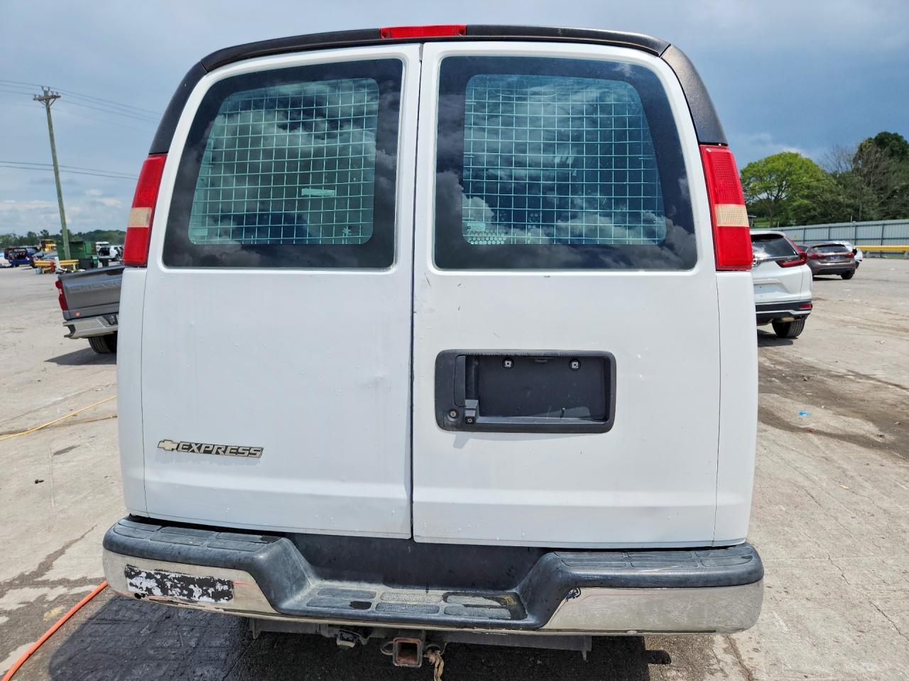 2014 Chevrolet Express G2500 - Image 6