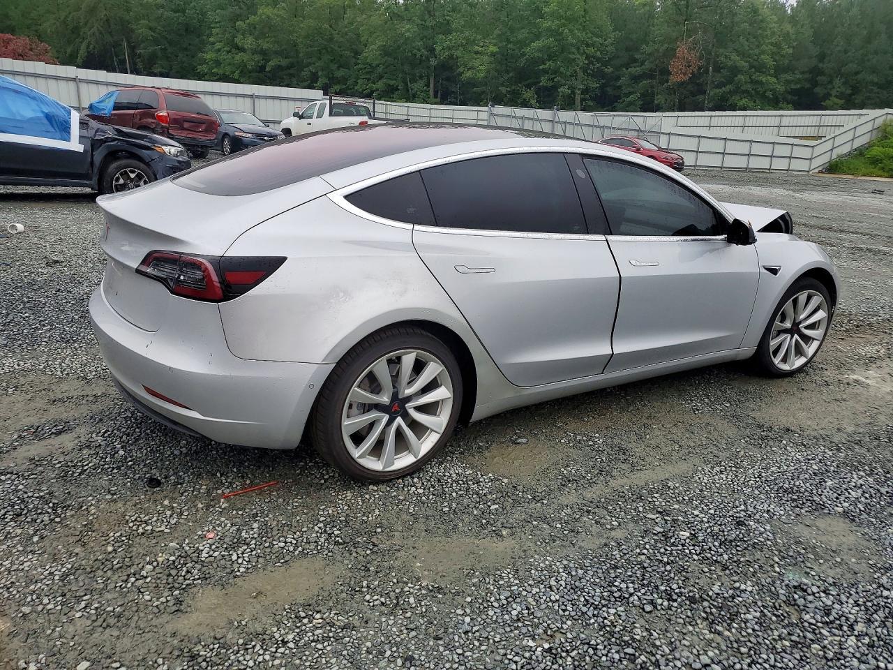 2018 Tesla Model 3 - Фото 3