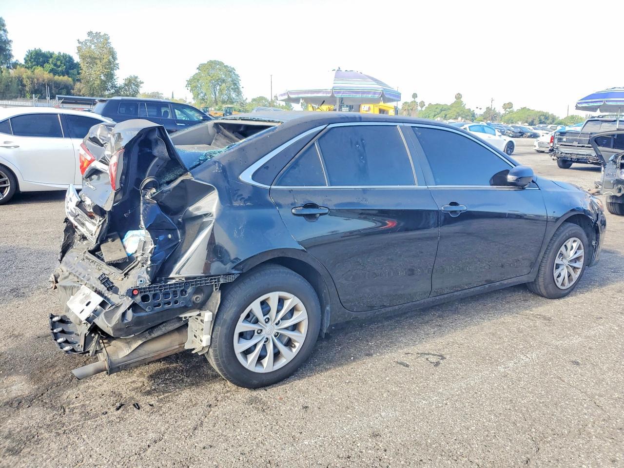 2015 Toyota Camry Le - Фото 3