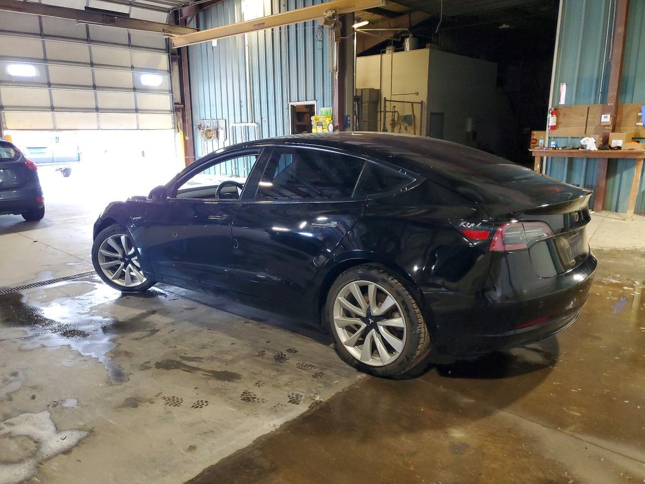2018 Tesla Model 3 - Фото 2