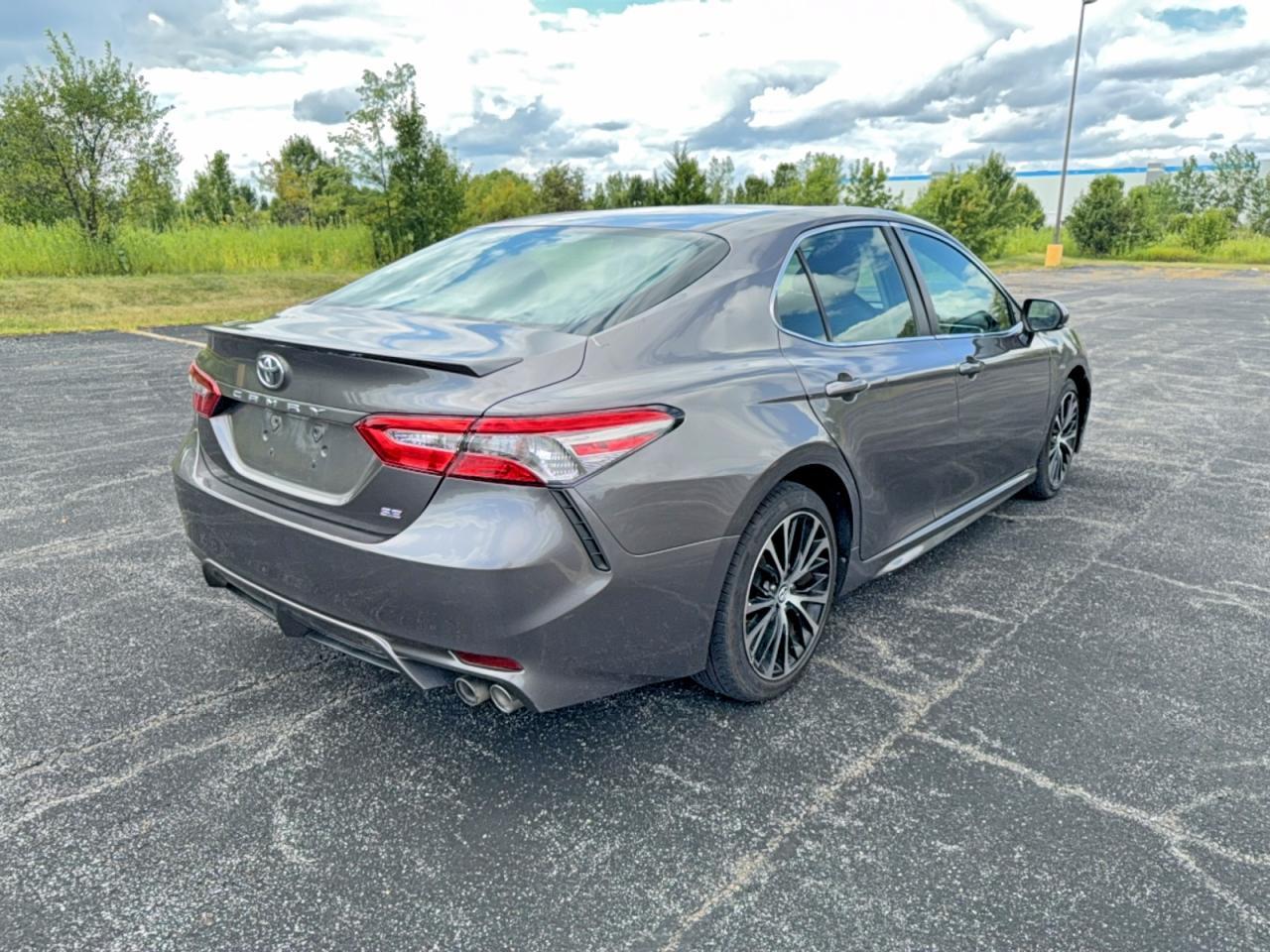 2018 Toyota Camry Se - Фото 4