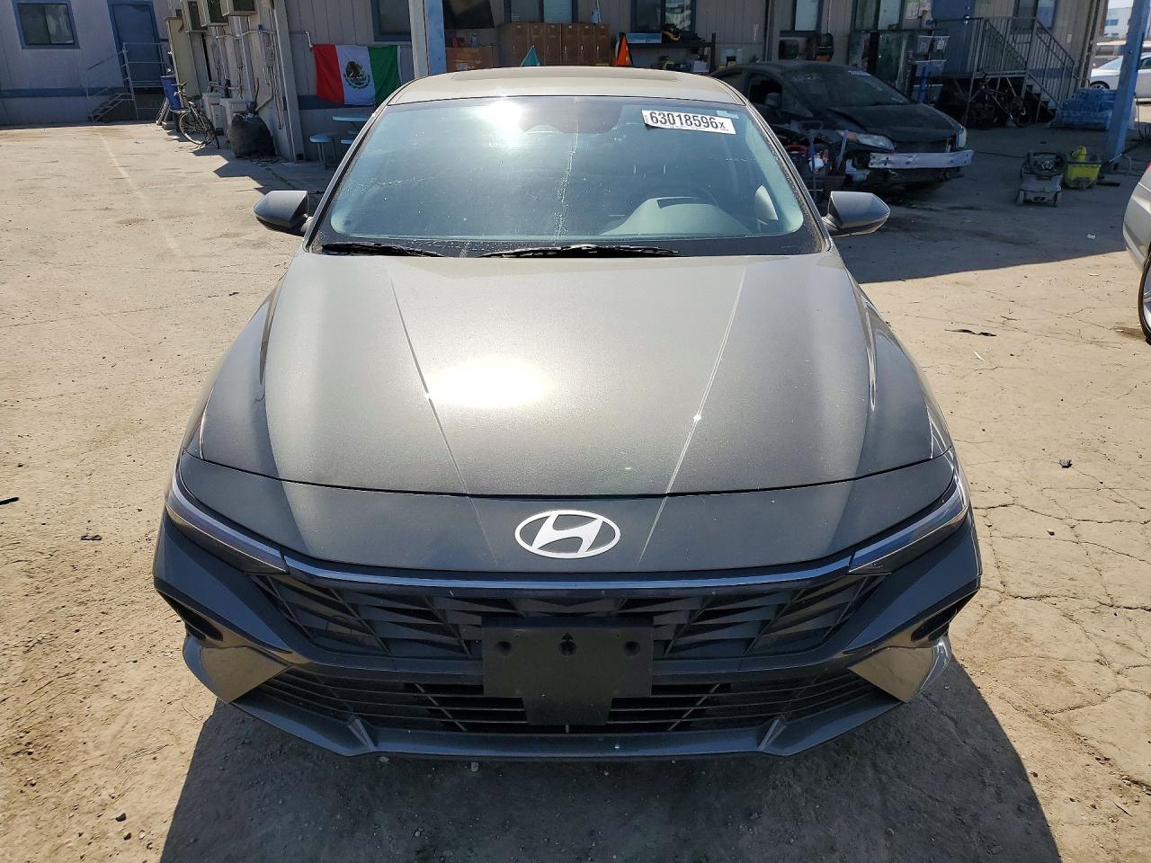 2025 Hyundai Elantra Limited - Фото 5