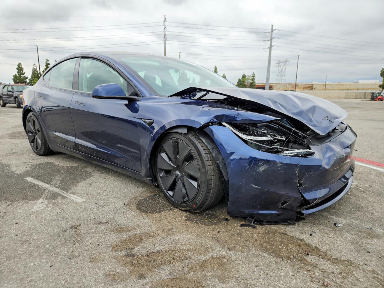 2026 Tesla Model 3 - Фото 4