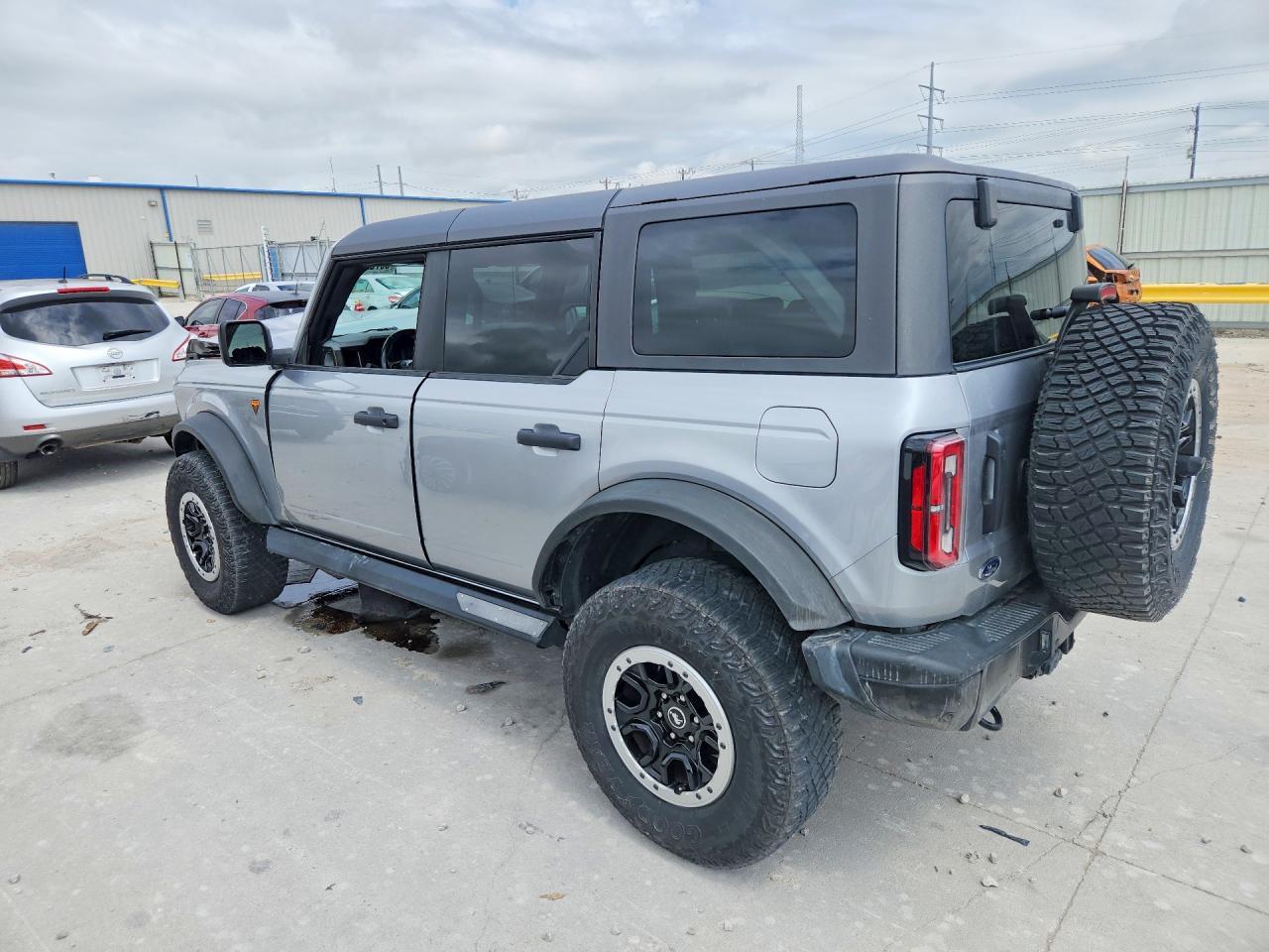 2021 Ford Bronco Base - Image 2