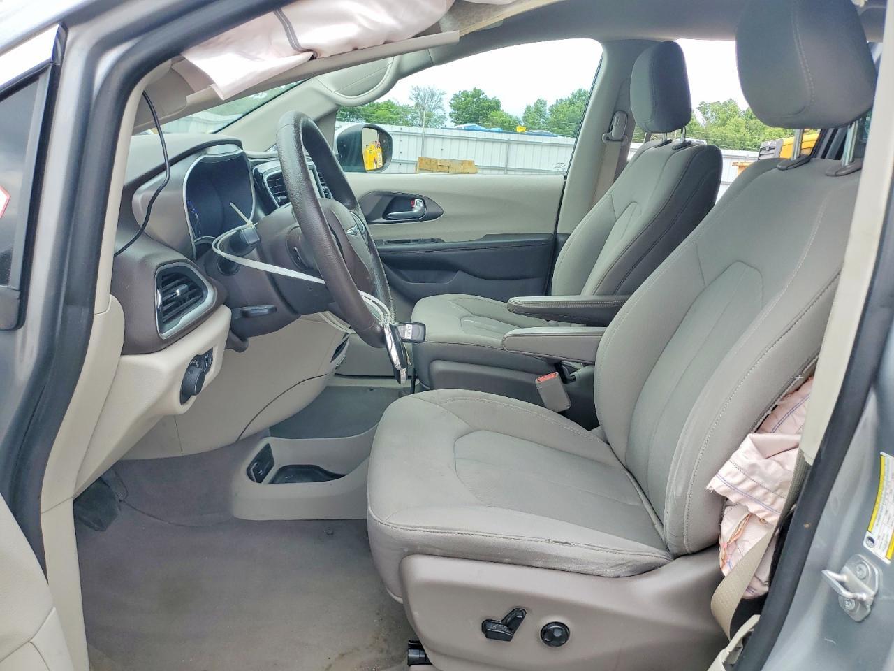 2019 Chrysler Pacifica Lx - Image 7