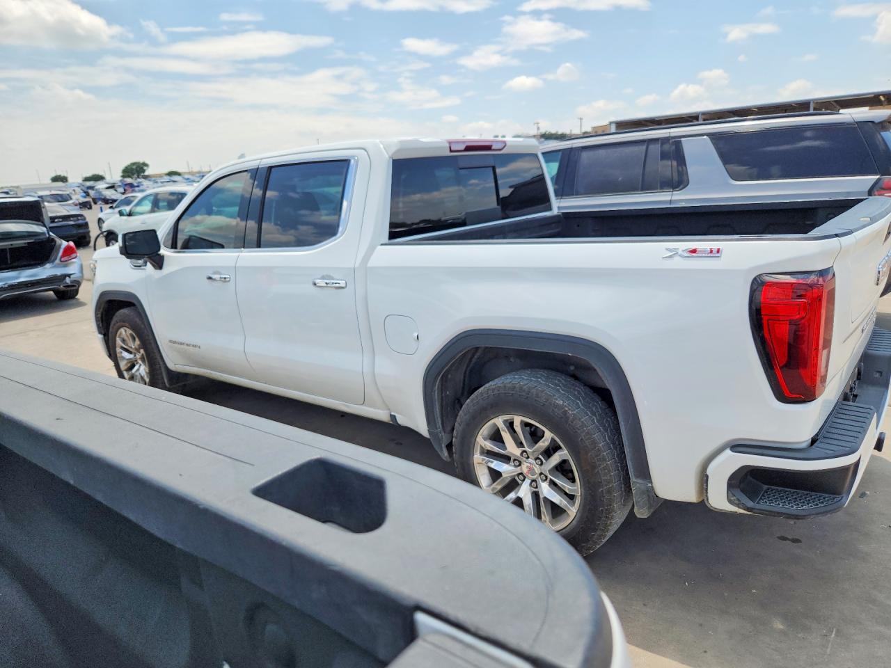 2022 GMC Sierra Limited K1500 Slt - Image 2