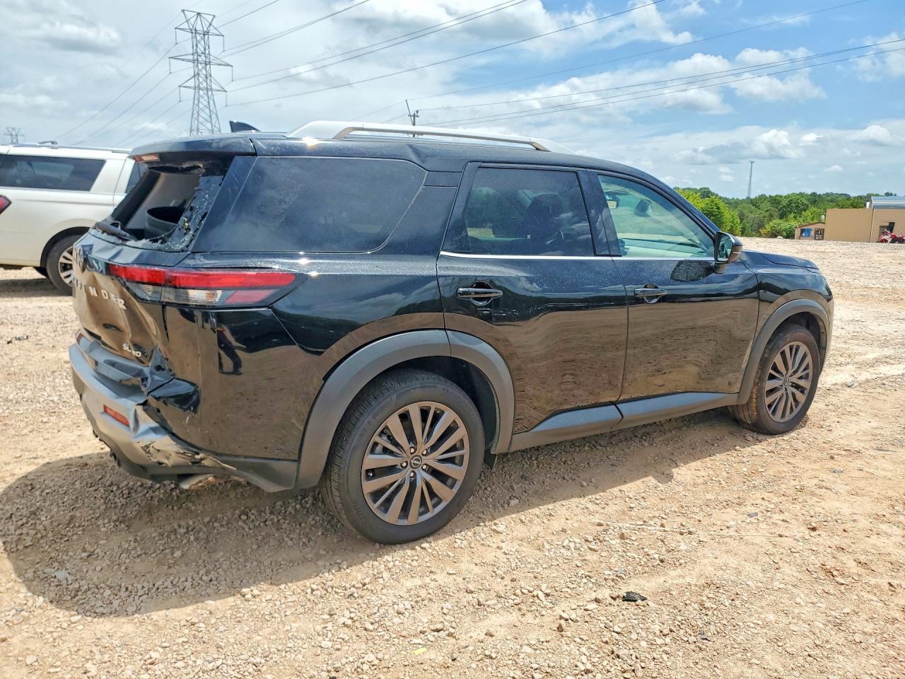 2024 Nissan Pathfinder Sl - Image 3