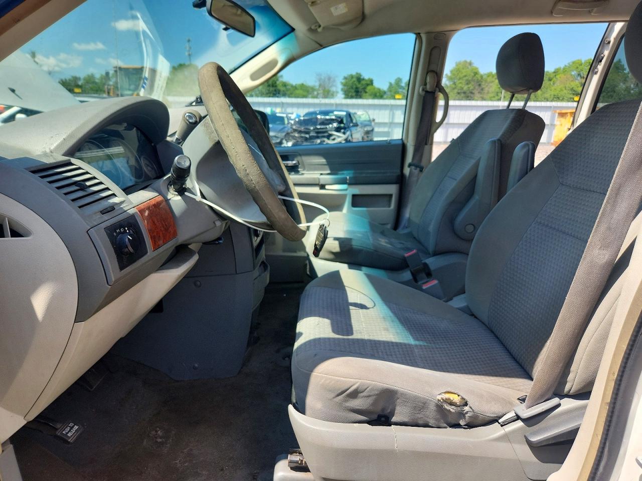 2008 Chrysler Town & Country Lx - Фото 7