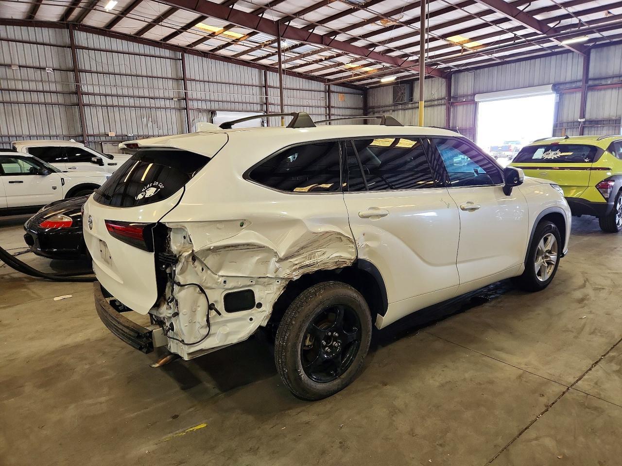 2021 Toyota Highlander L - Фото 3