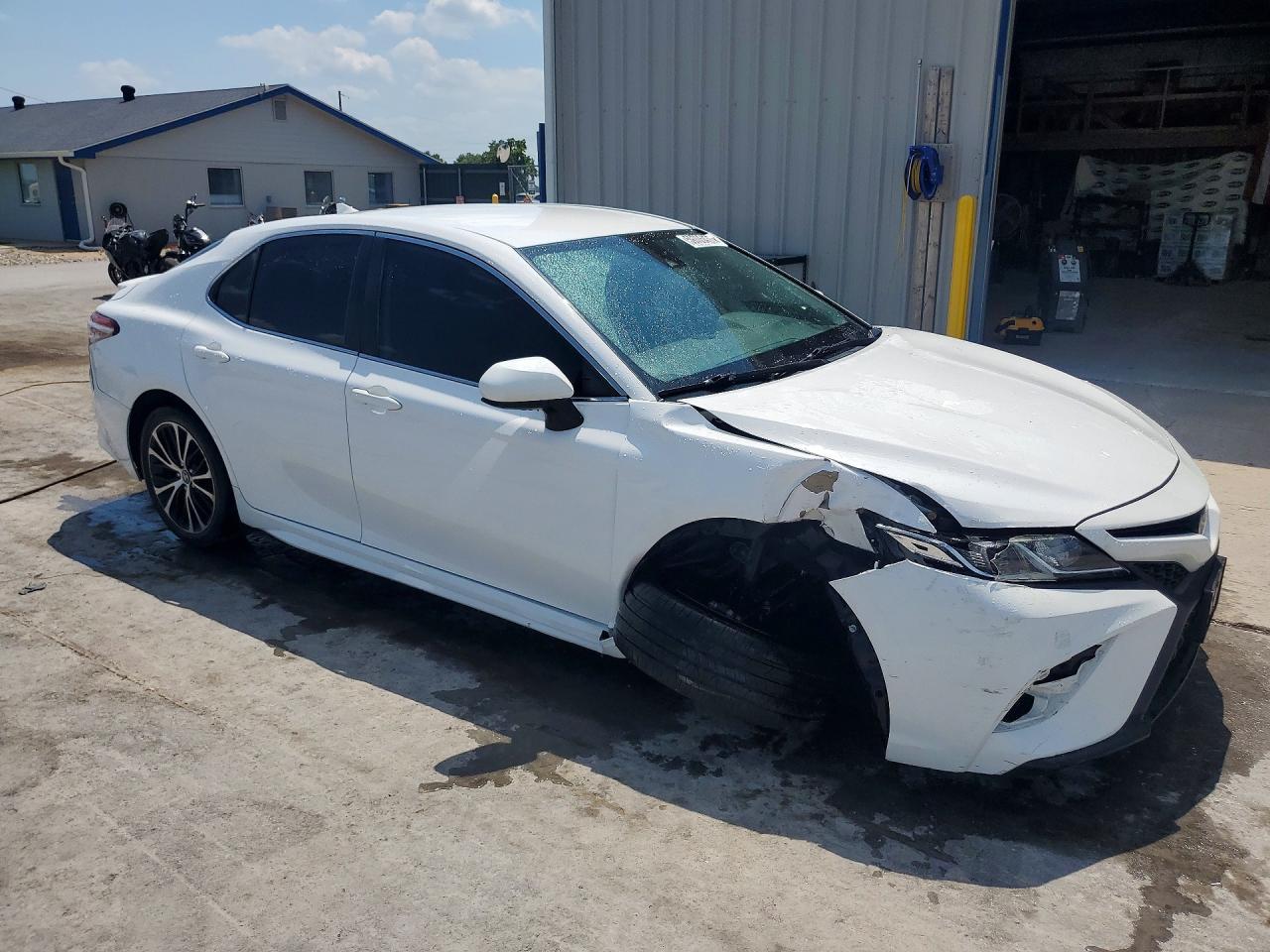 2019 Toyota Camry Se - Фото 4