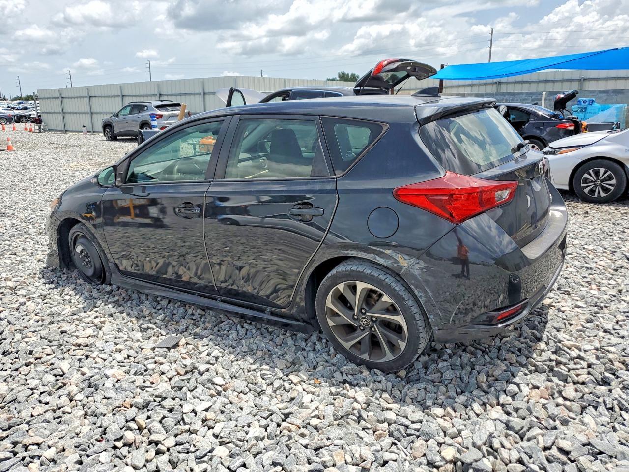 2017 Toyota Corolla Im Base - Фото 2
