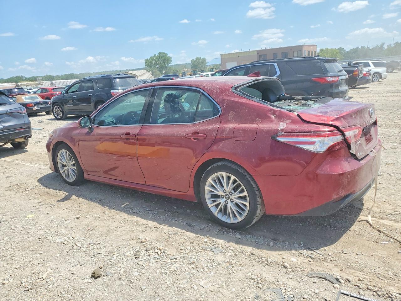 2019 Toyota Camry Xle - Image 2