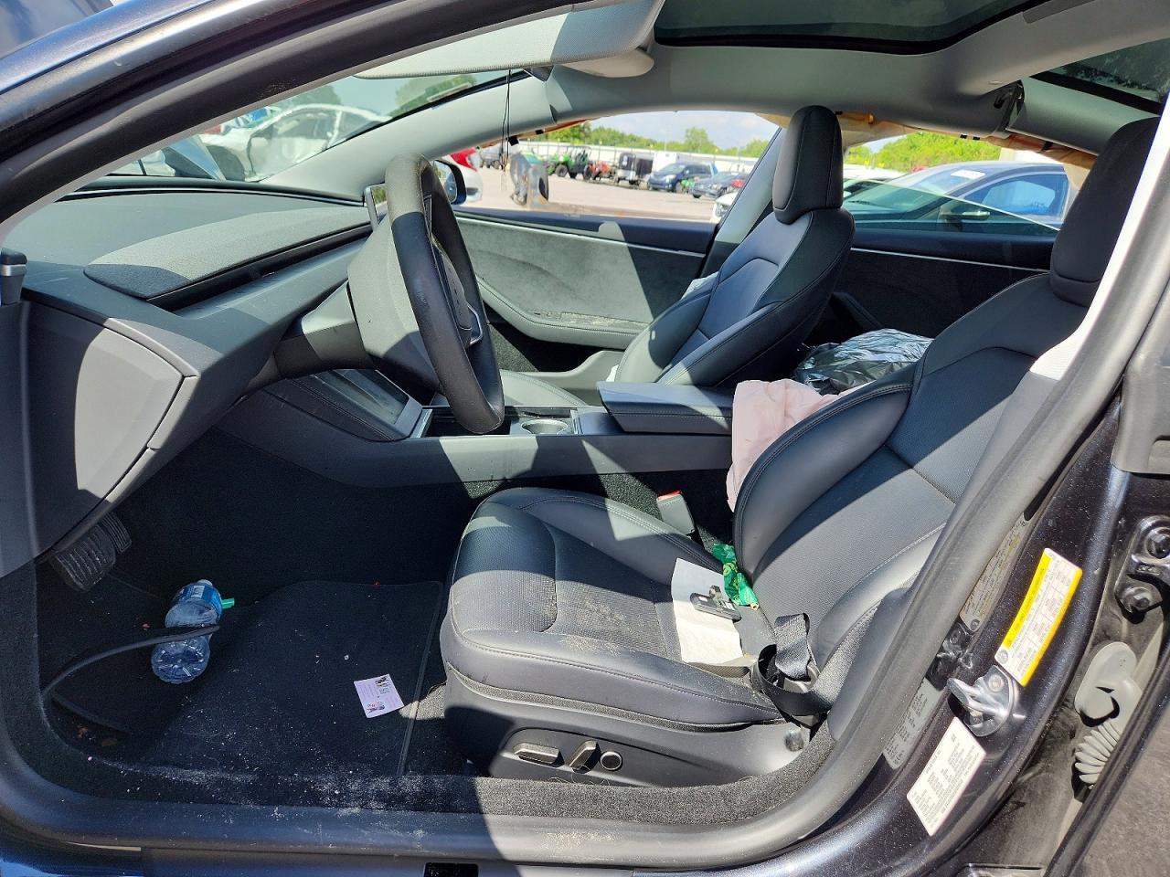 2025 Tesla Model 3 - Фото 7