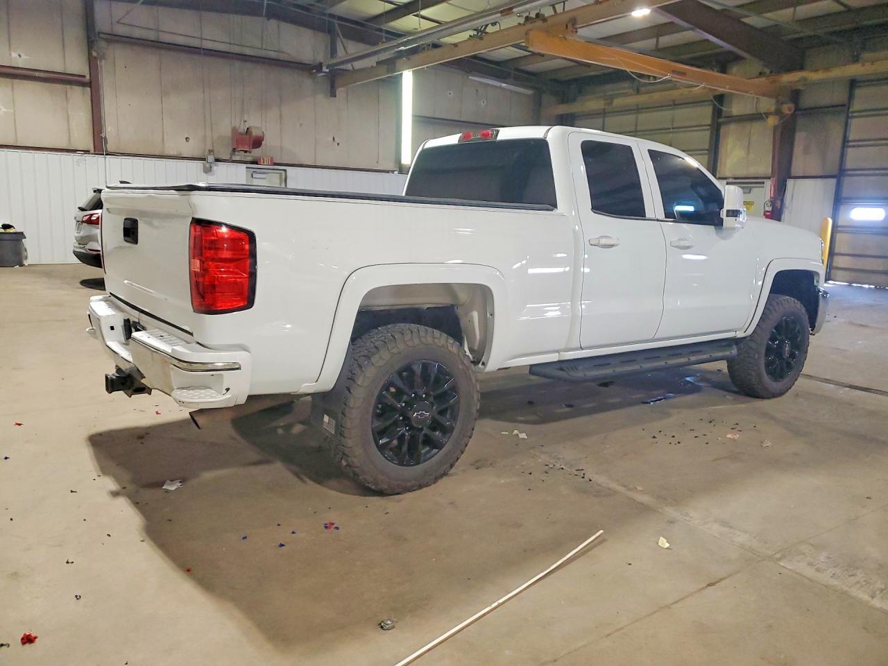 2015 Chevrolet Silverado K2500 Heavy Duty - Фото 3