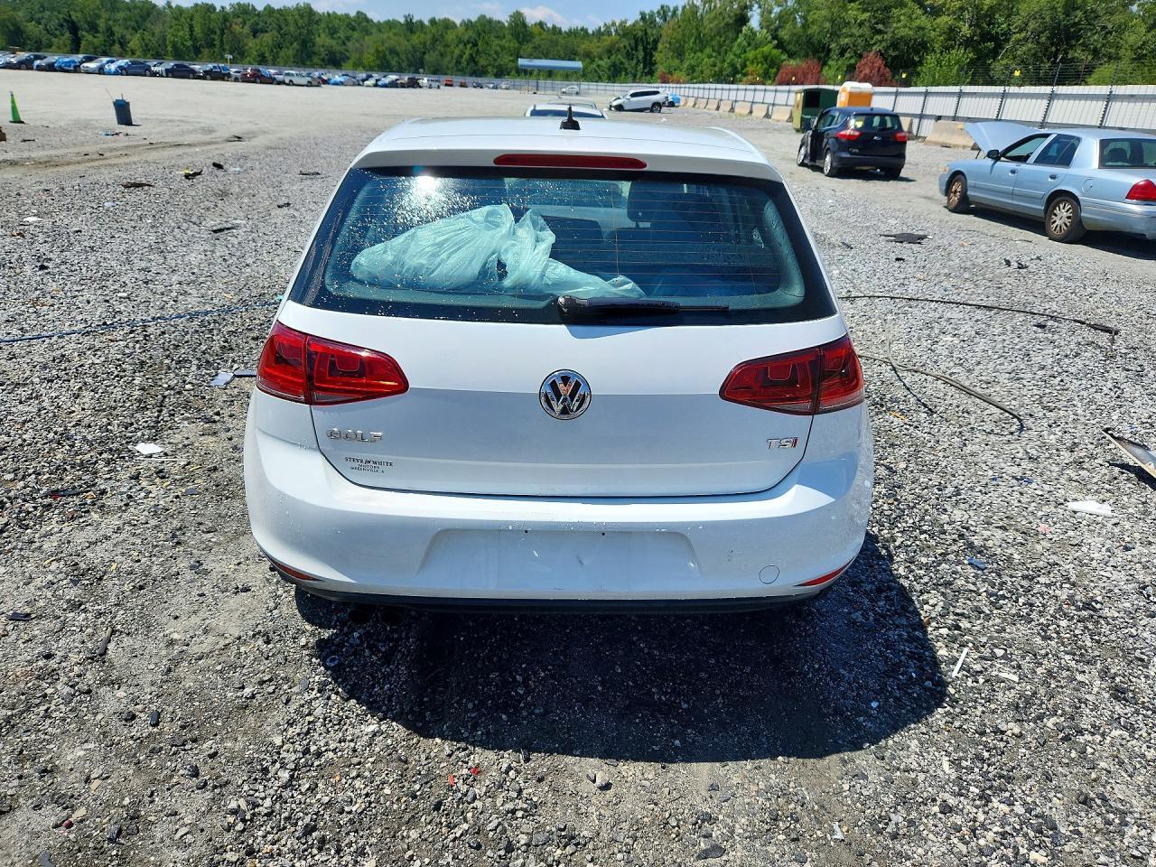 2016 Volkswagen Golf S/Se - Image 6
