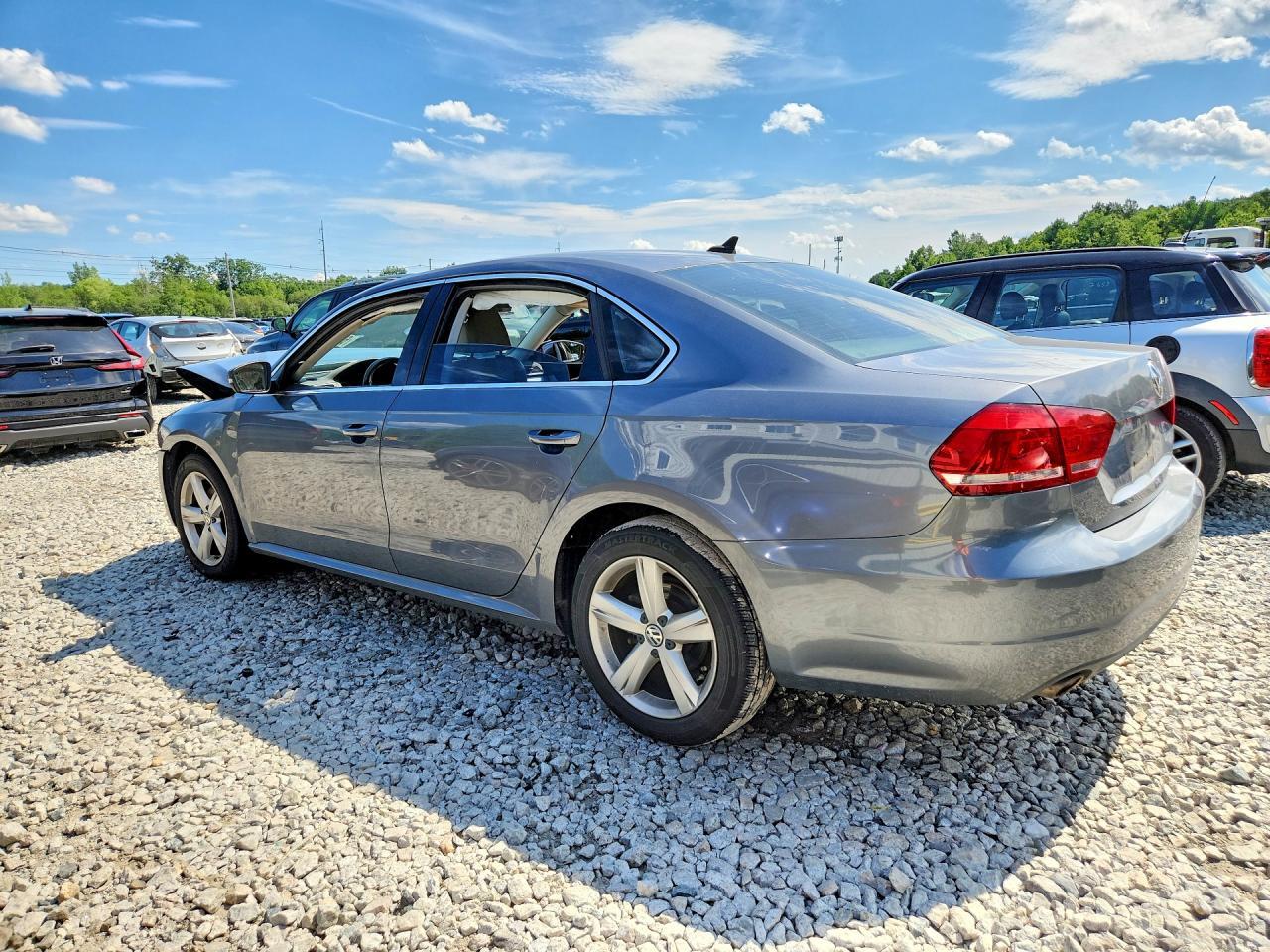 2013 Volkswagen Passat Se - Image 2