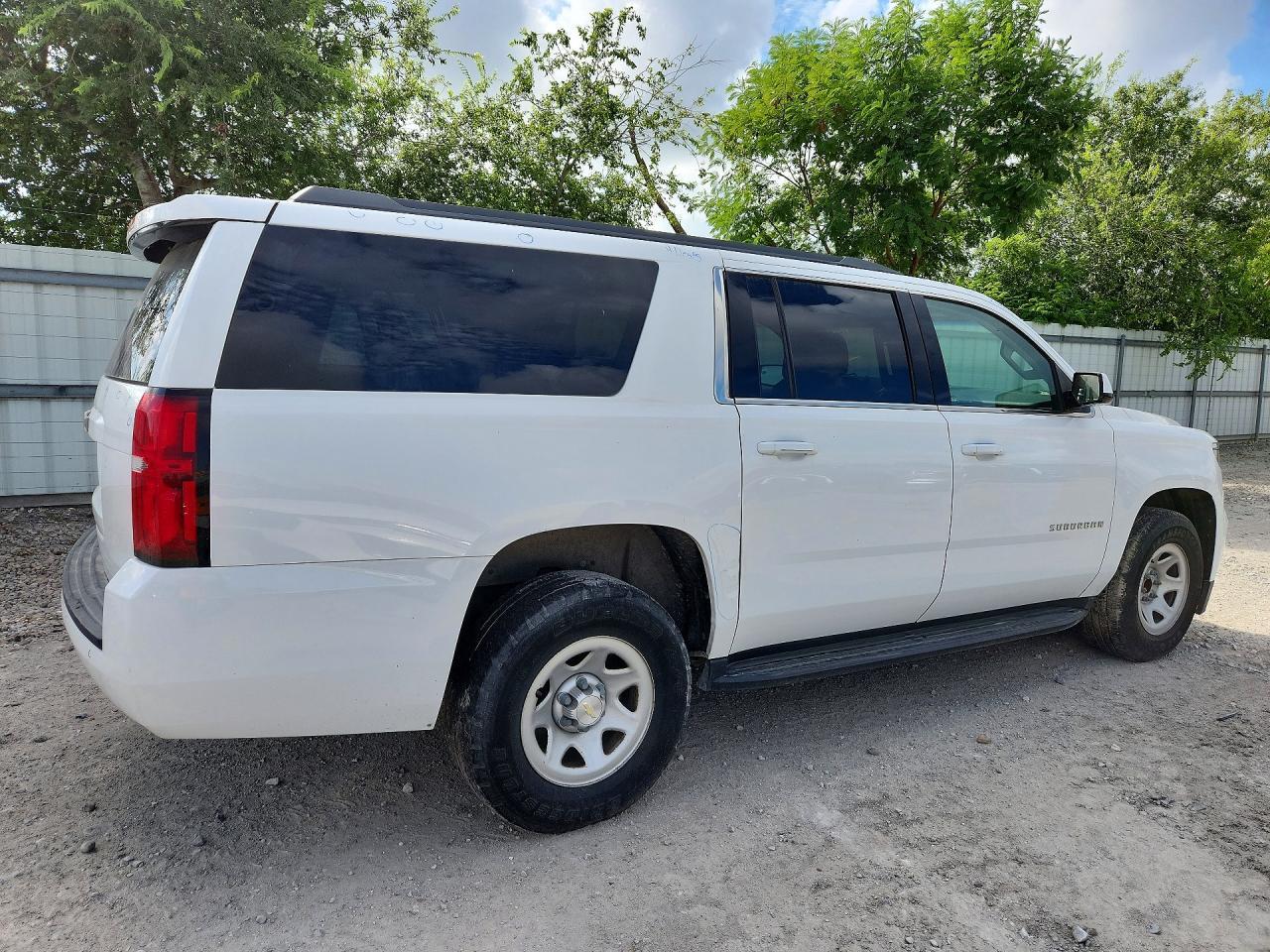 2020 Chevrolet Suburban C1500 - Фото 3