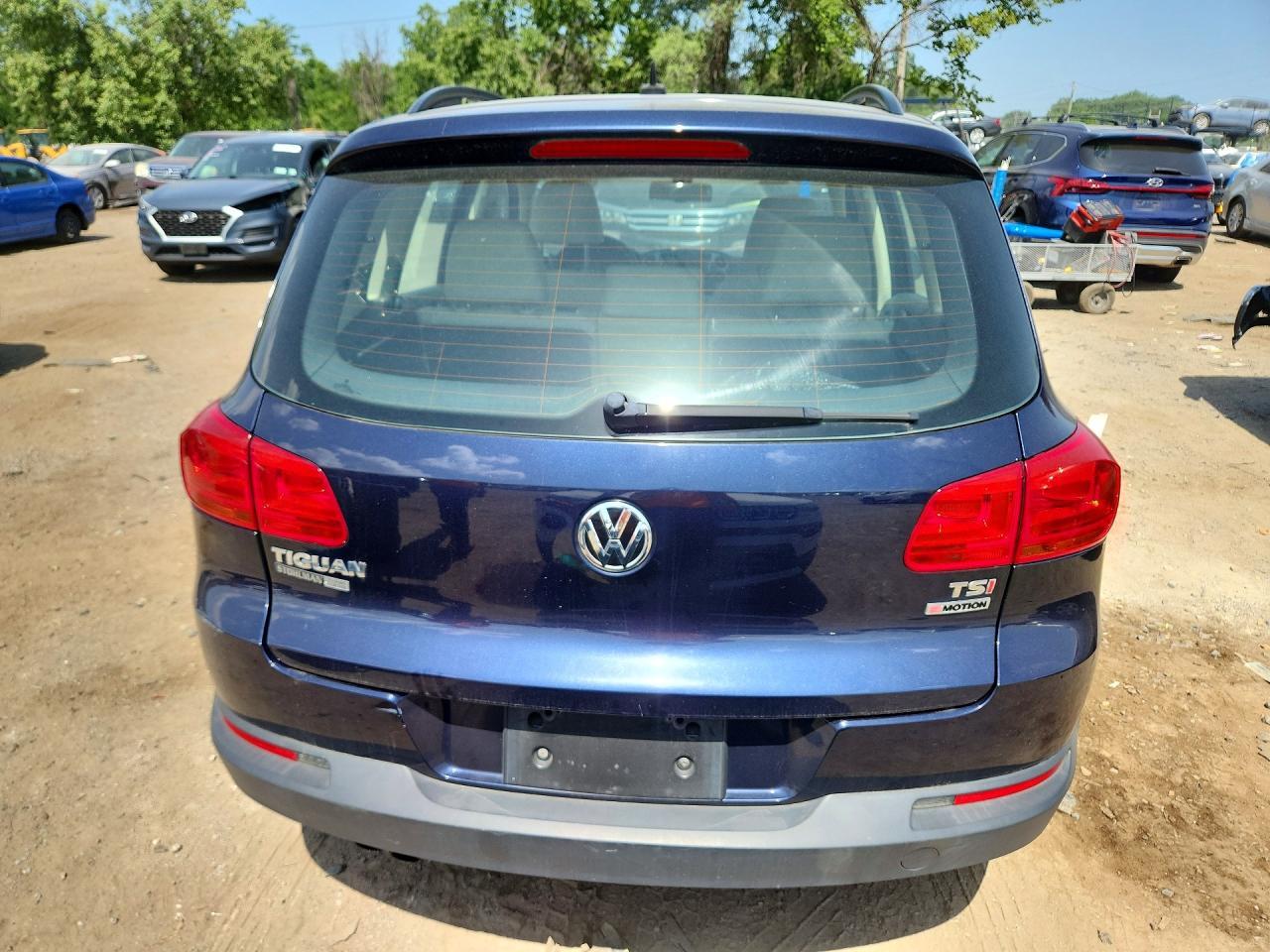 2016 Volkswagen Tiguan S - Фото 6