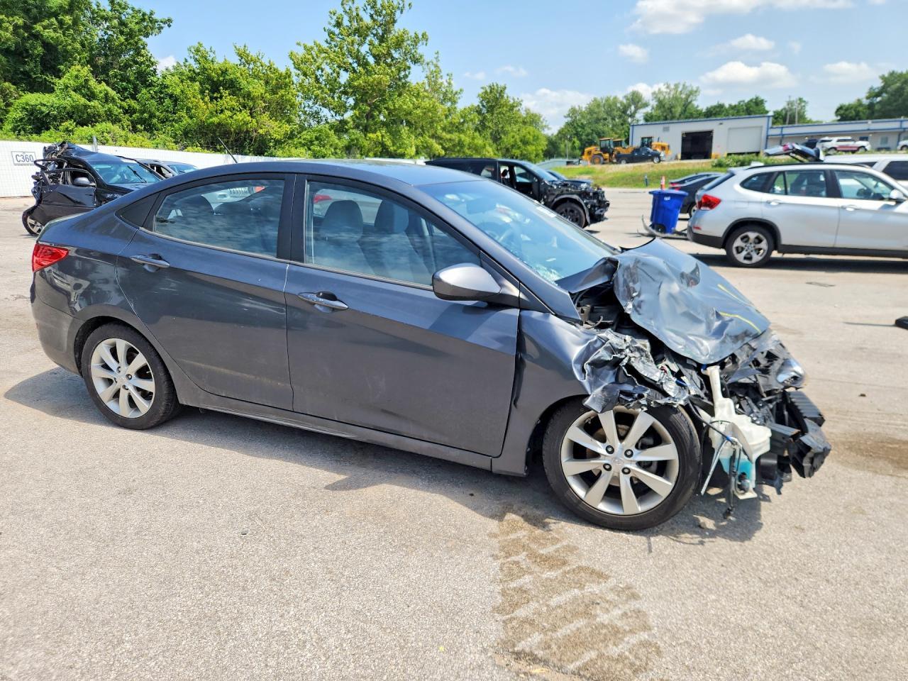 2012 Hyundai Accent Gls - Фото 4