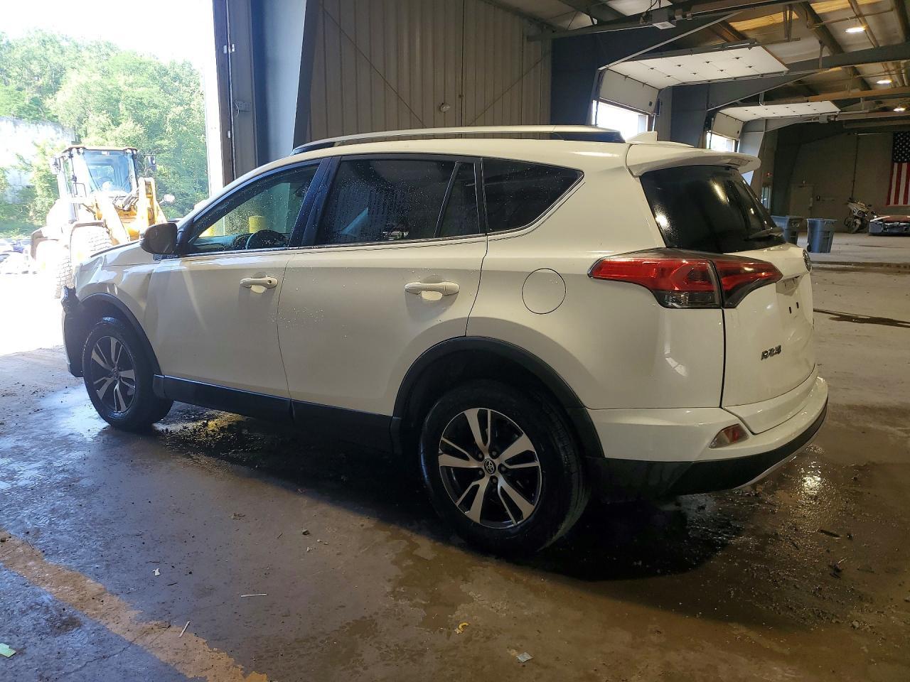 2017 Toyota Rav4 Xle - Image 2