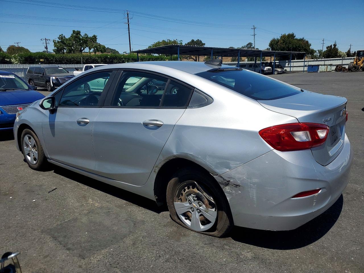 2017 Chevrolet Cruze Ls - Фото 2