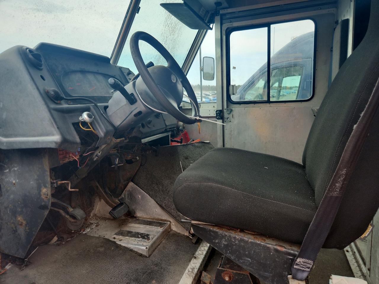 2003 Ford Econoline E450 Super Duty Commercial Stripped Chassis - Image 7