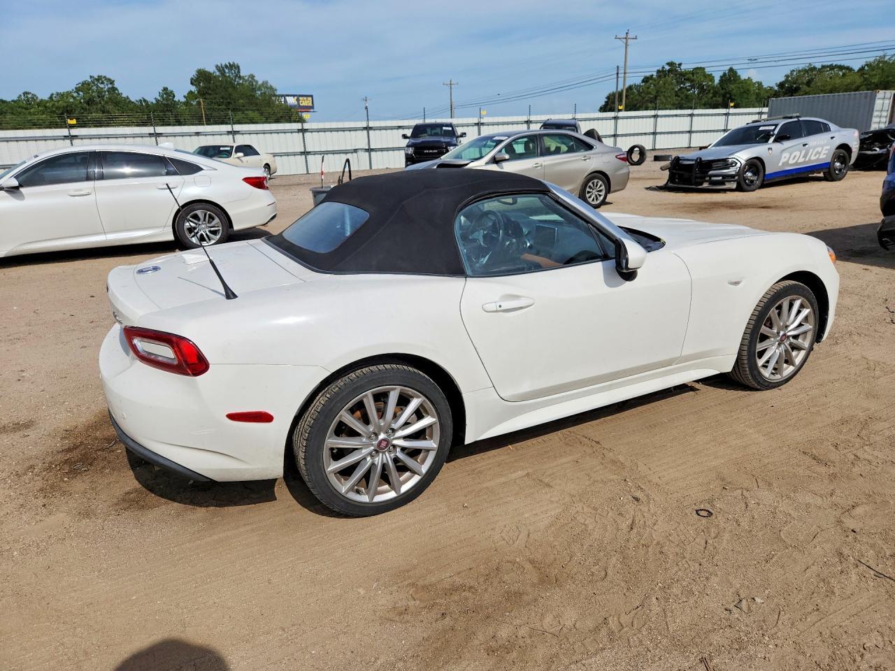 2018 Fiat 124 Spider Classica - Image 3