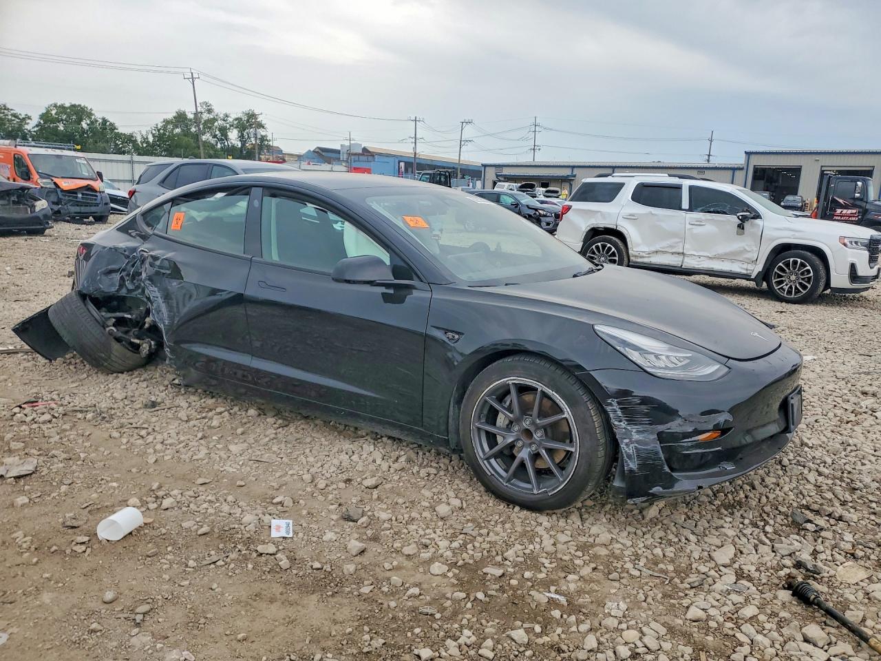 2023 Tesla Model 3 - Фото 4