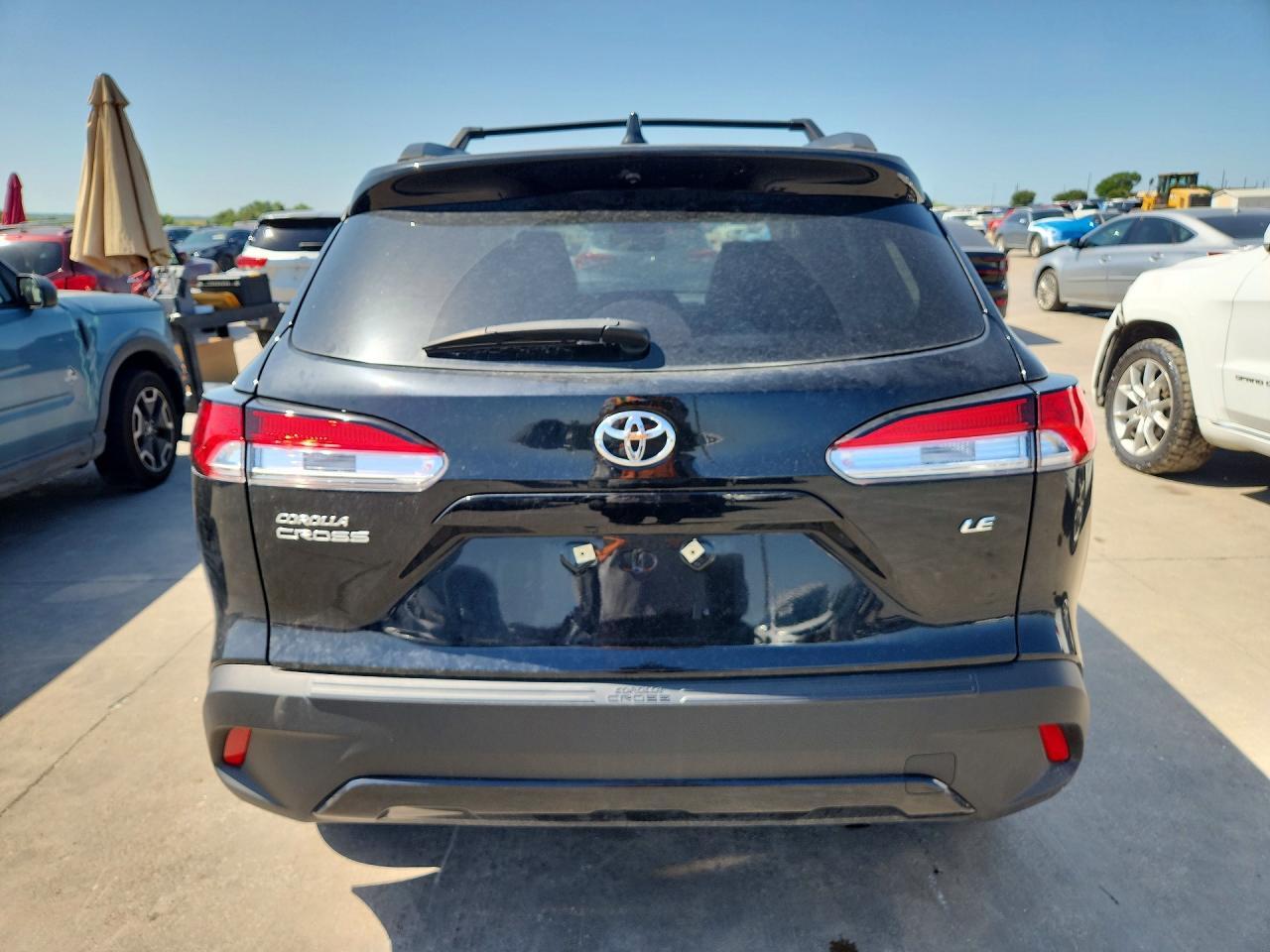 2025 Toyota Corolla Cross Le - Image 6